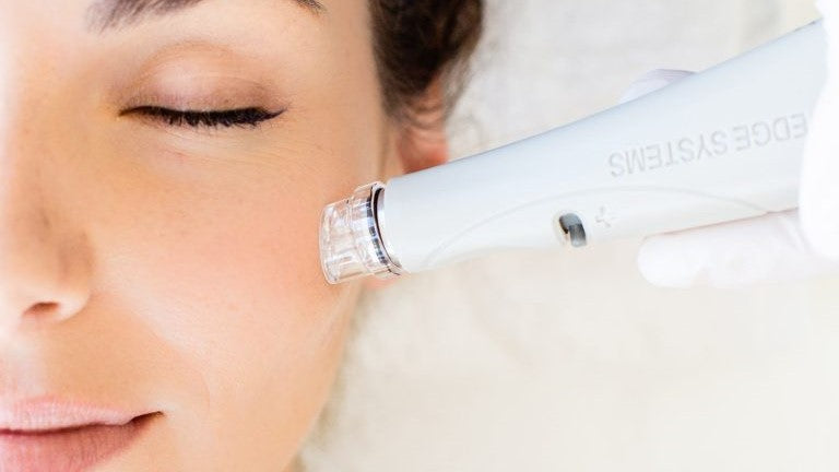 advanced technology penetrate, cleanse, extract and hydrate the skin. Super serums nourishing ingredients skin  glow. HydraFacial is the perfect facial rejuvenation procedure